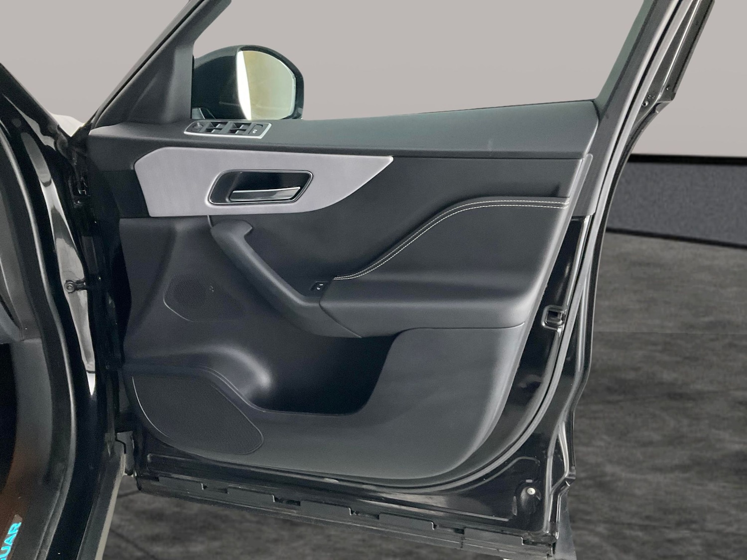 Used Jaguar F-Pace 2020 for sale - 76717822: Photo 32