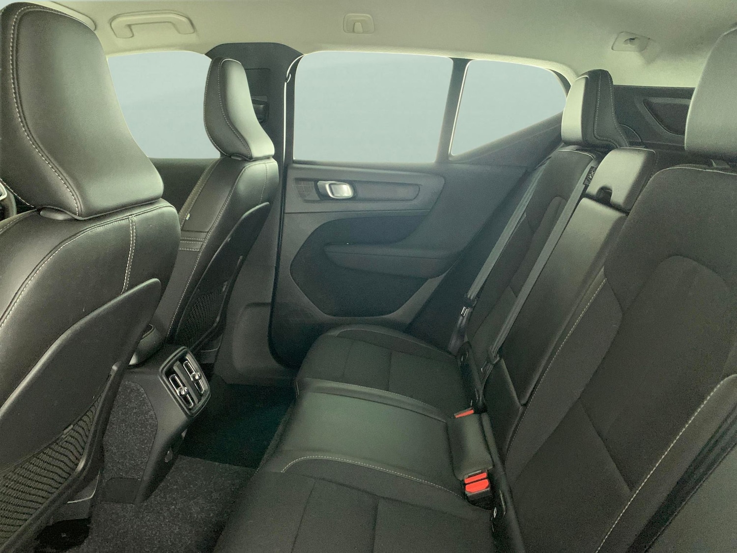 Used Volvo XC40 for sale - 76525997: Photo 25