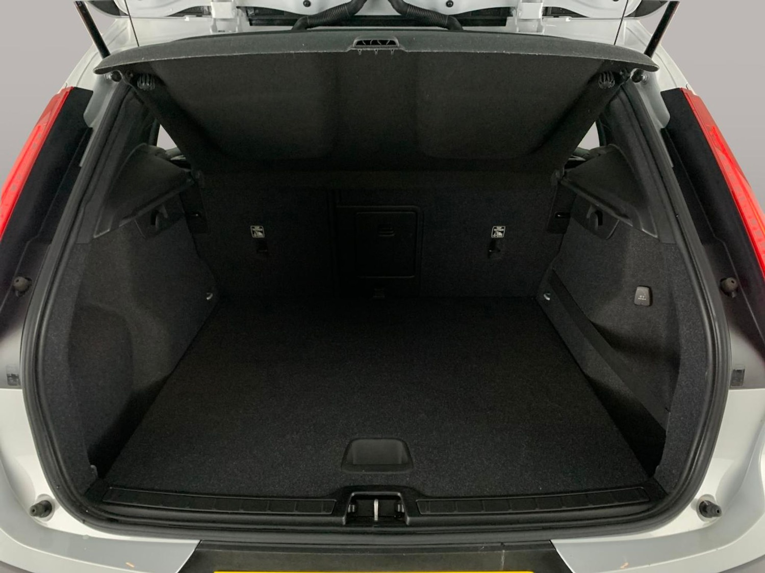 Used Volvo XC40 for sale - 76525997: Photo 32