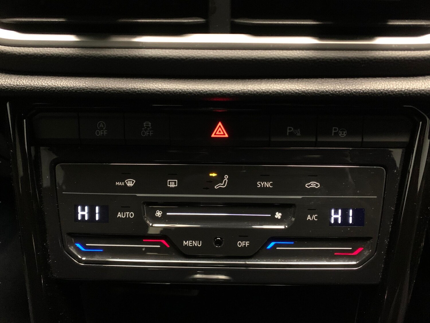 Used Volkswagen T-Roc 2023 for sale - 77347320: Photo 17