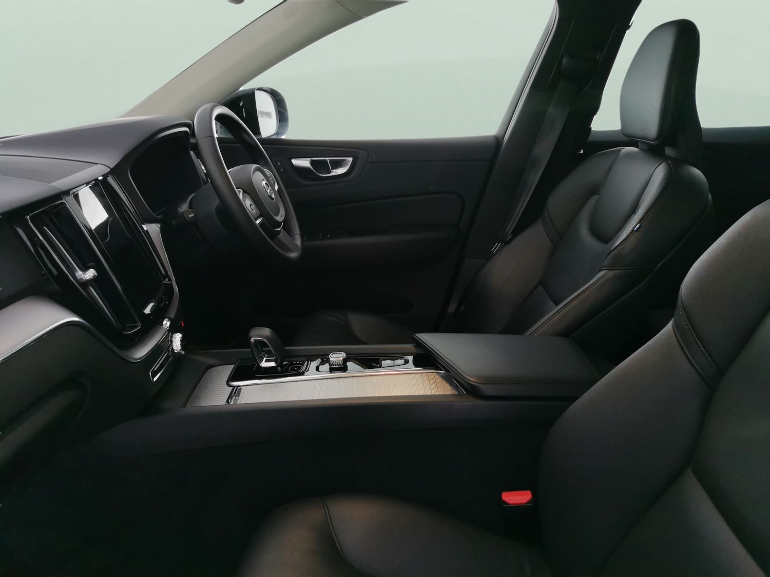 Used Volvo XC60 2022 for sale - 77428527: Photo 4