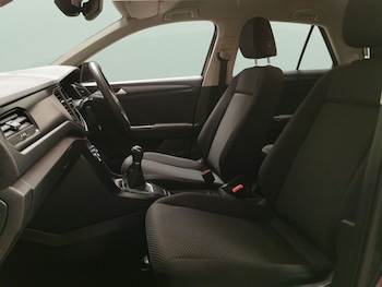 Used Volkswagen T-Roc 2018 for sale - 78351633: Photo