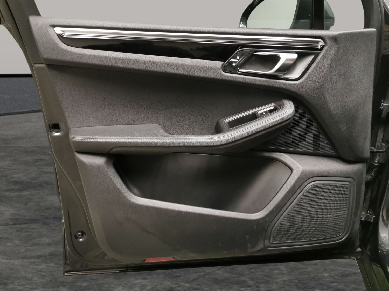 Used Porsche Macan 2021 for sale - 77542890: Photo 31