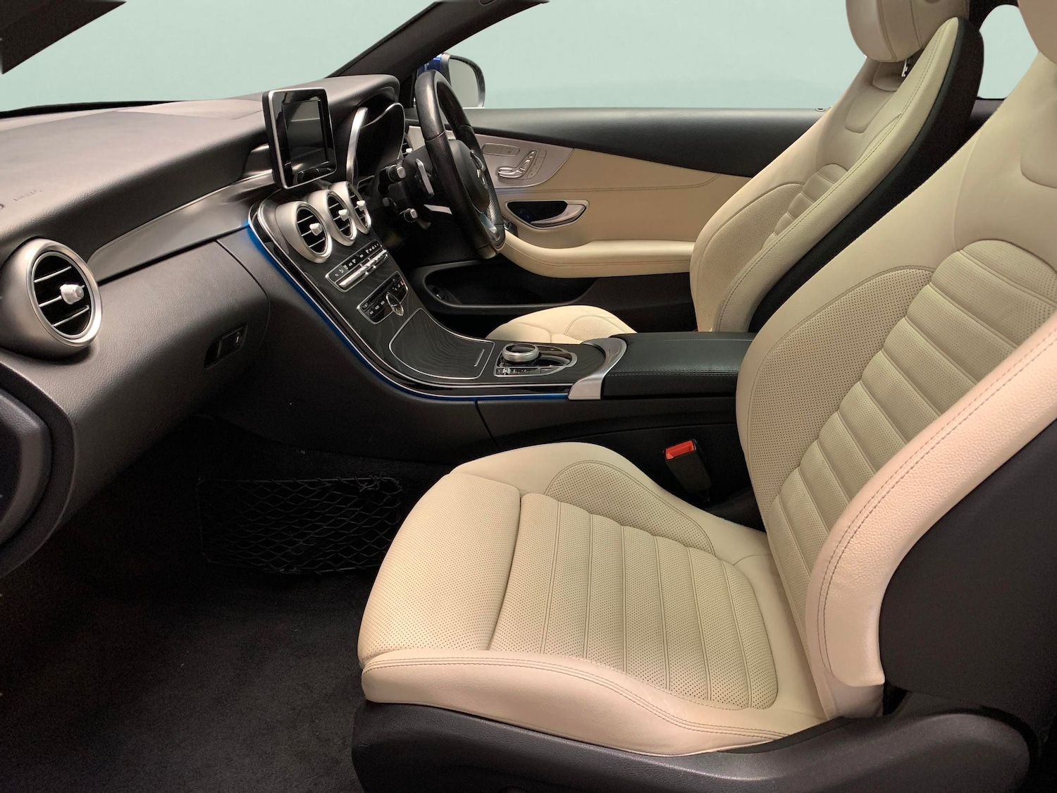 Used Mercedes-Benz C Class 2018 for sale - 76668656: Photo 4