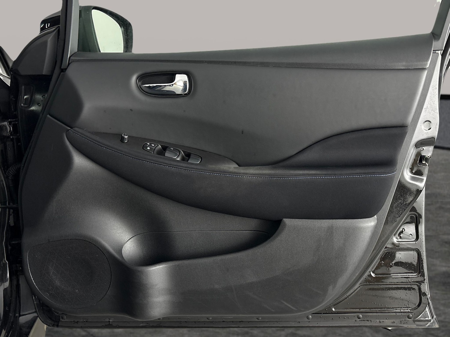 Used Nissan Leaf for sale - 77298010: Photo 25