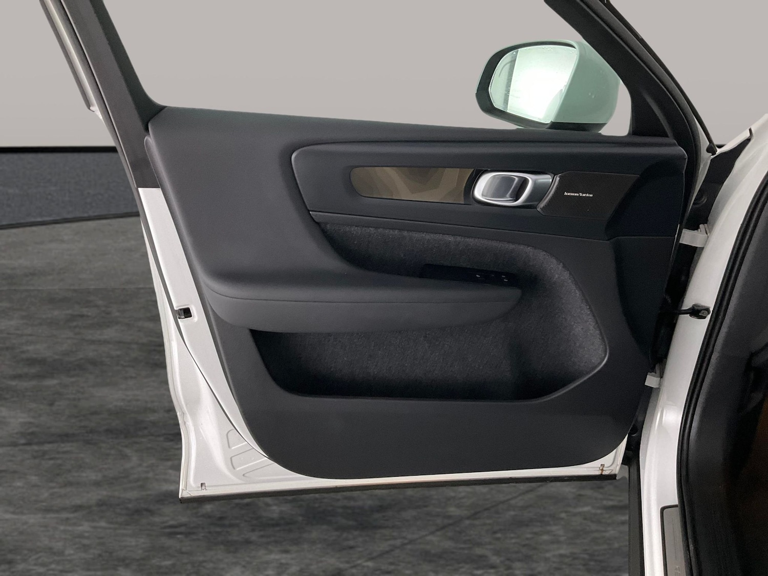 Used Volvo XC40 2022 for sale - 76612378: Photo 35