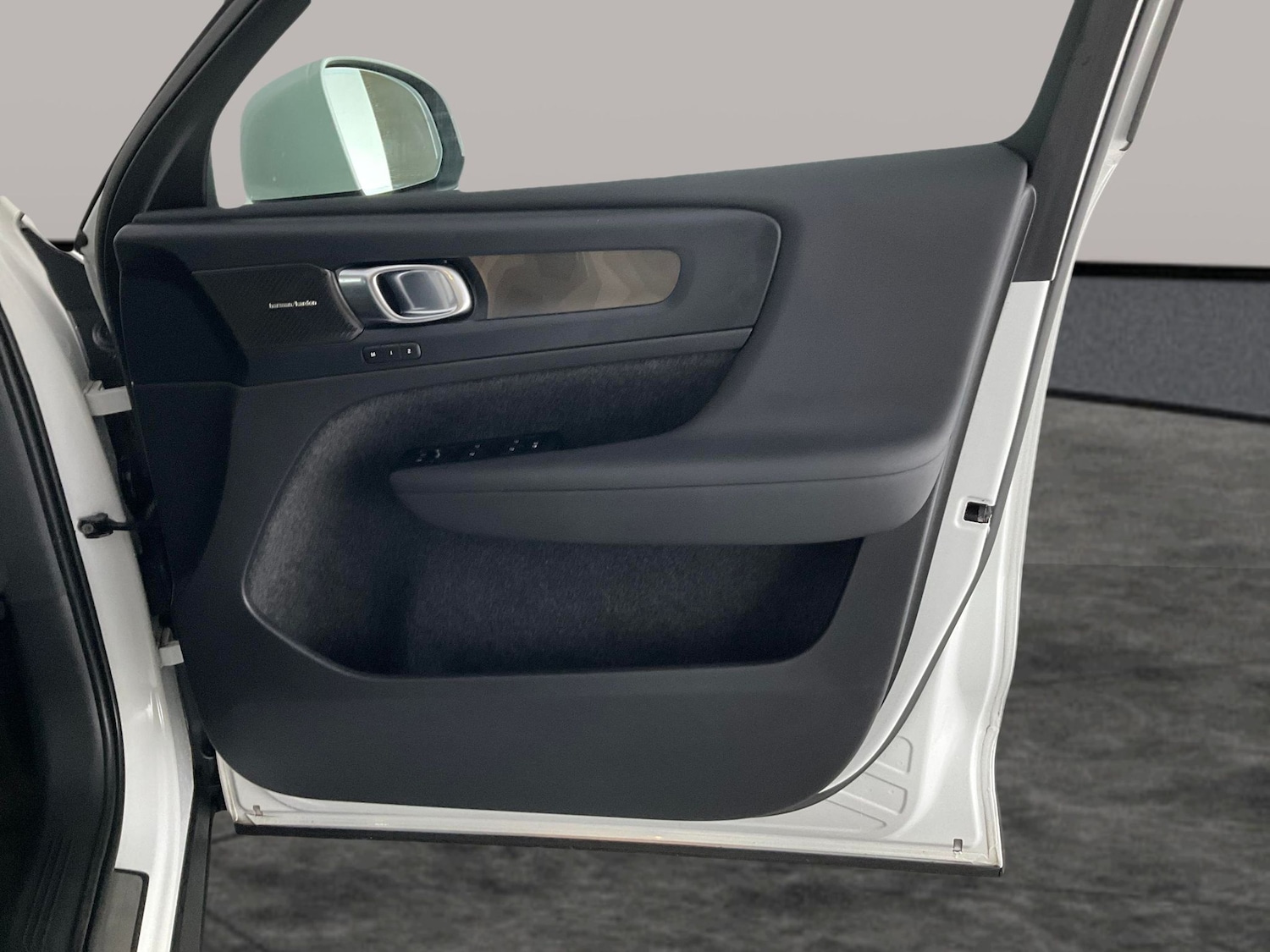 Used Volvo XC40 2022 for sale - 76612378: Photo 37