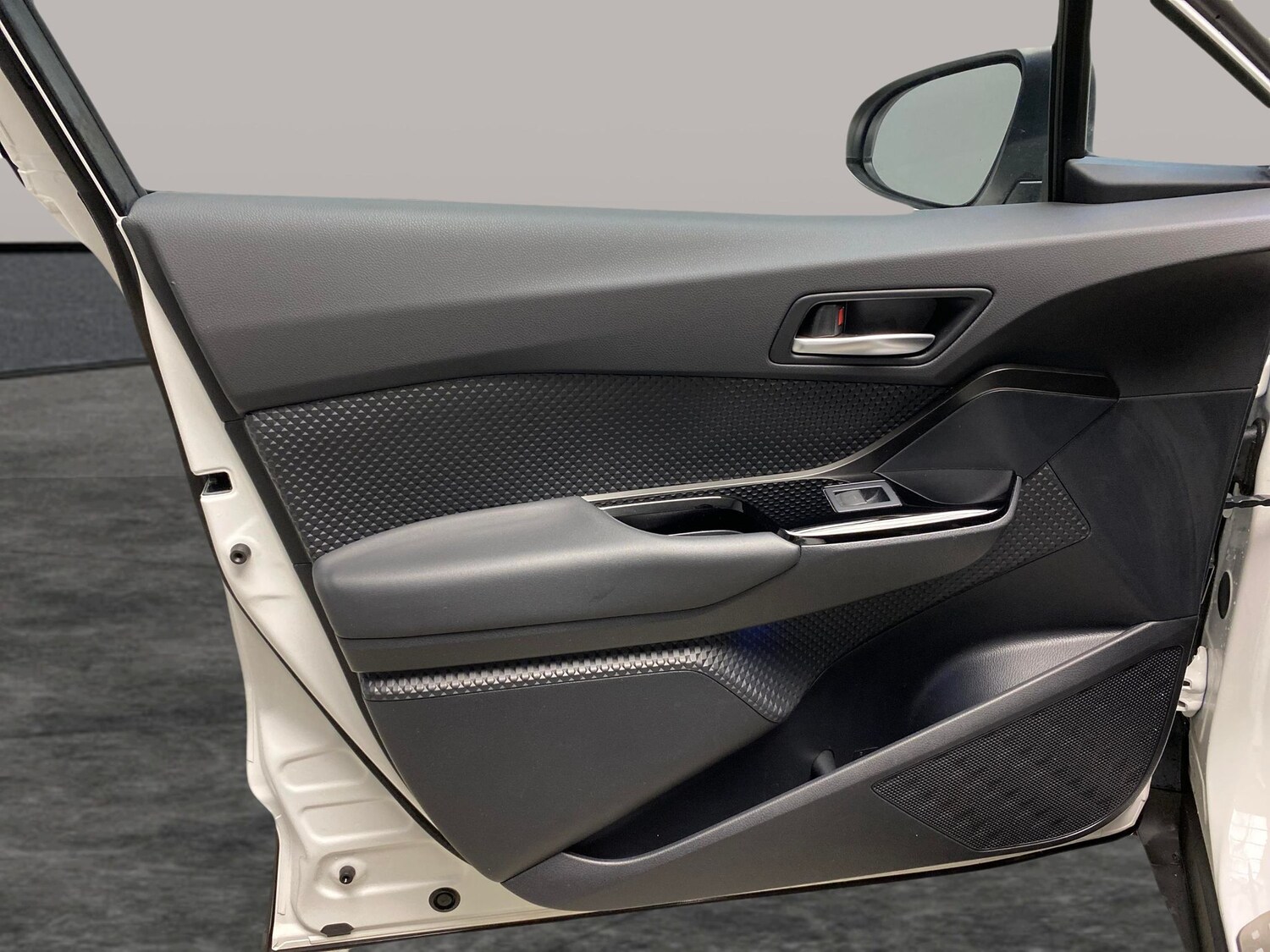 Used Toyota C-HR 2023 for sale - 78139956: Photo 27