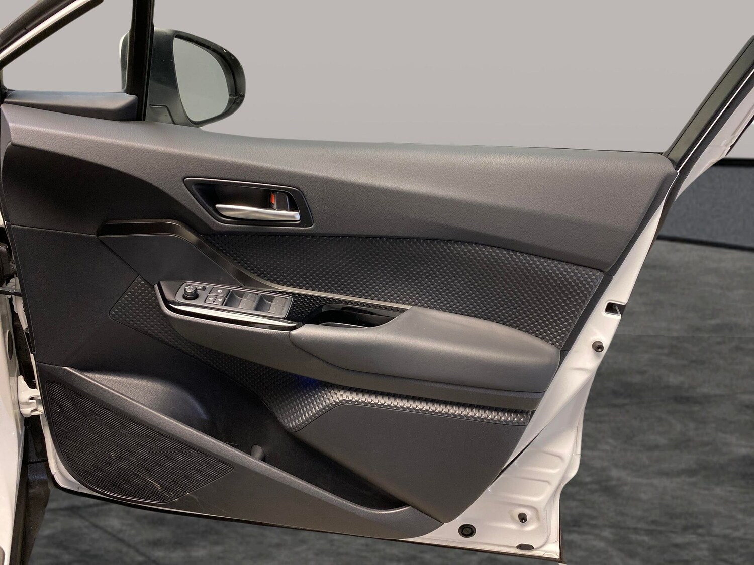 Used Toyota C-HR 2023 for sale - 78139956: Photo 30