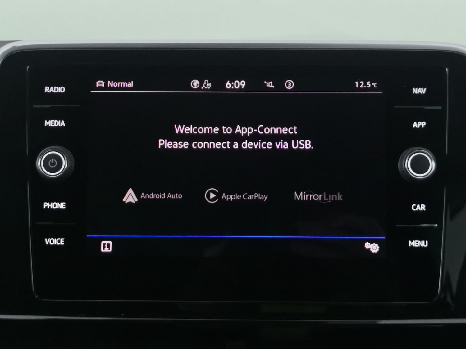 Used Volkswagen T-Roc 2022 for sale - 76854798: Photo 16