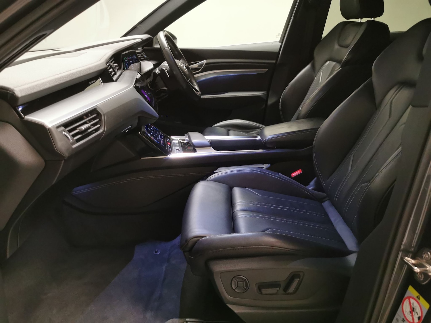 Used Audi e-tron 2021 for sale - 77665425: Photo 4