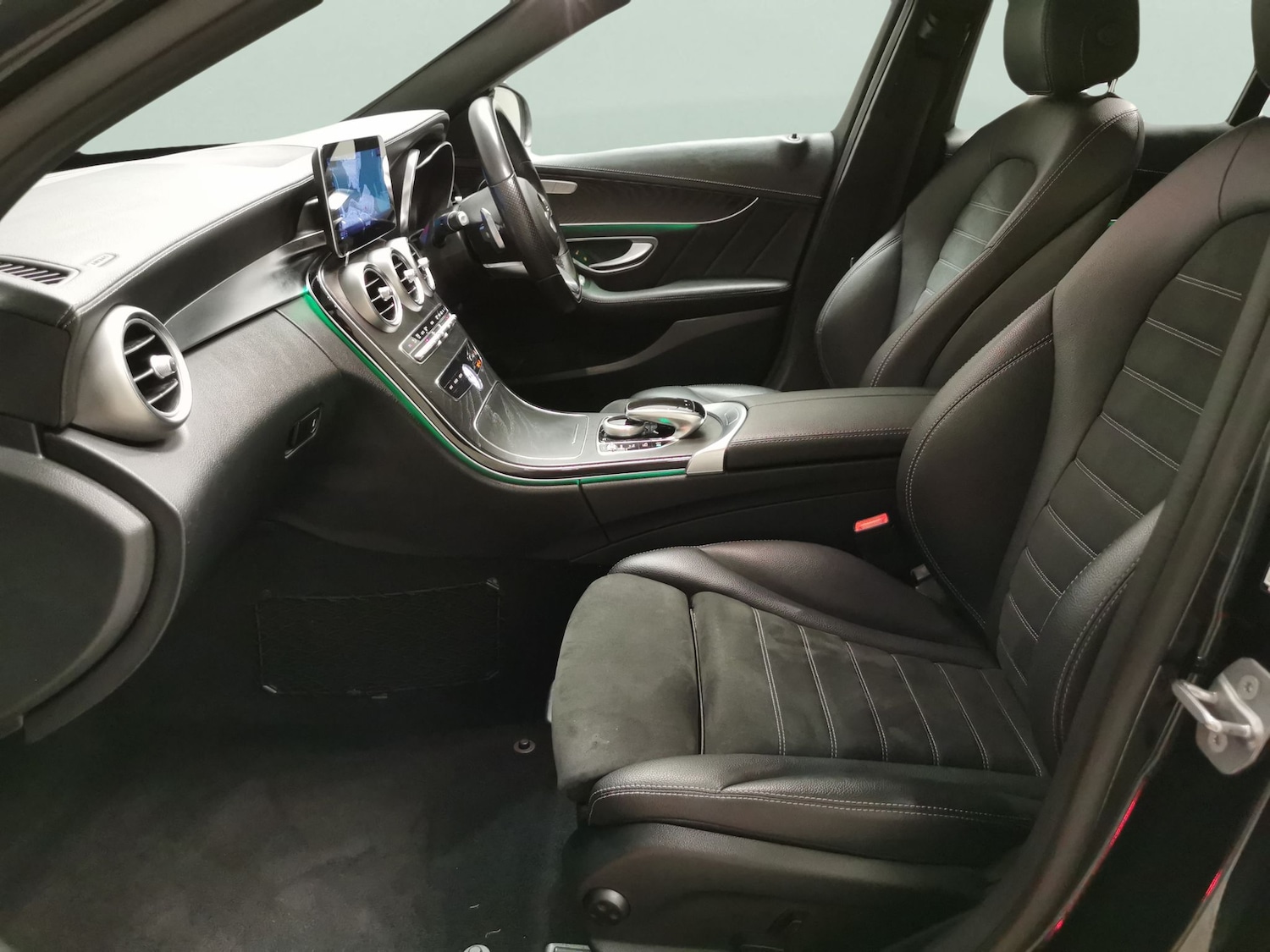 Used Mercedes-Benz C Class 2019 for sale - 76669334: Photo 4