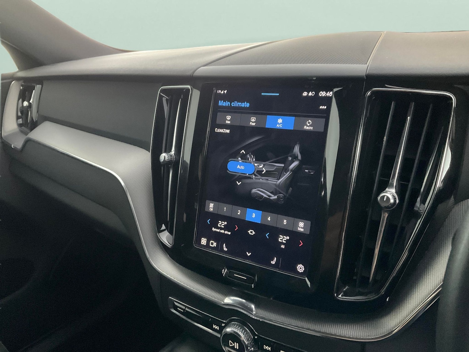 Used Volvo XC60 2022 for sale - 76374892: Photo 24