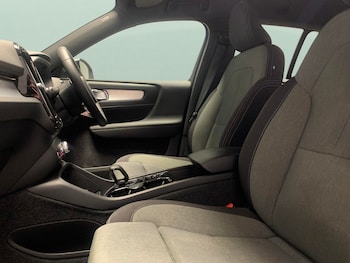 Used Volvo XC40 2023 for sale - 77842047: Photo