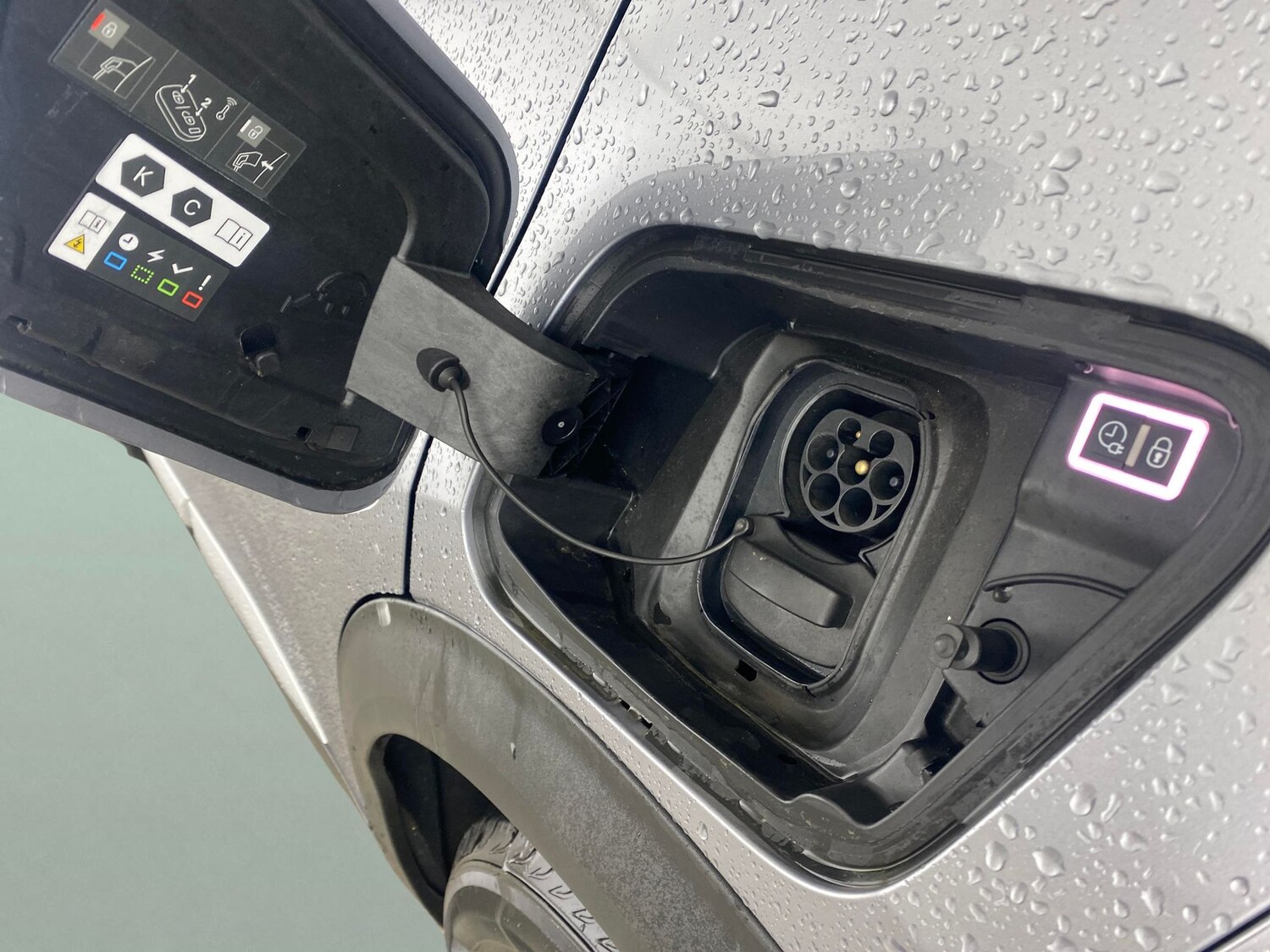 Used Peugeot E-2008 for sale - 77364962: Photo 24