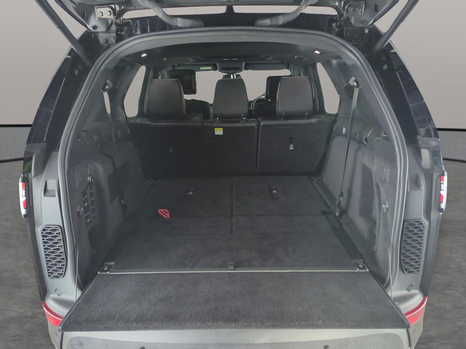 Used Land Rover Discovery 2019 for sale - 77877795: Photo 42