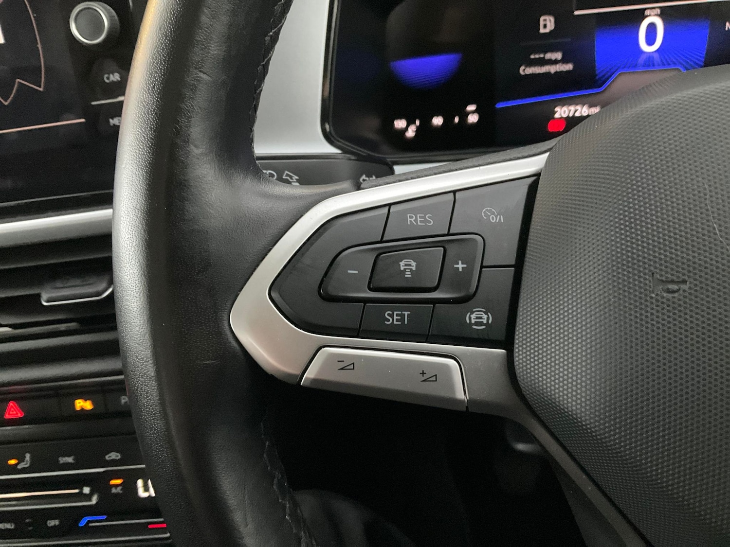 Used Volkswagen T-Roc 2023 for sale - 76590043: Photo 22