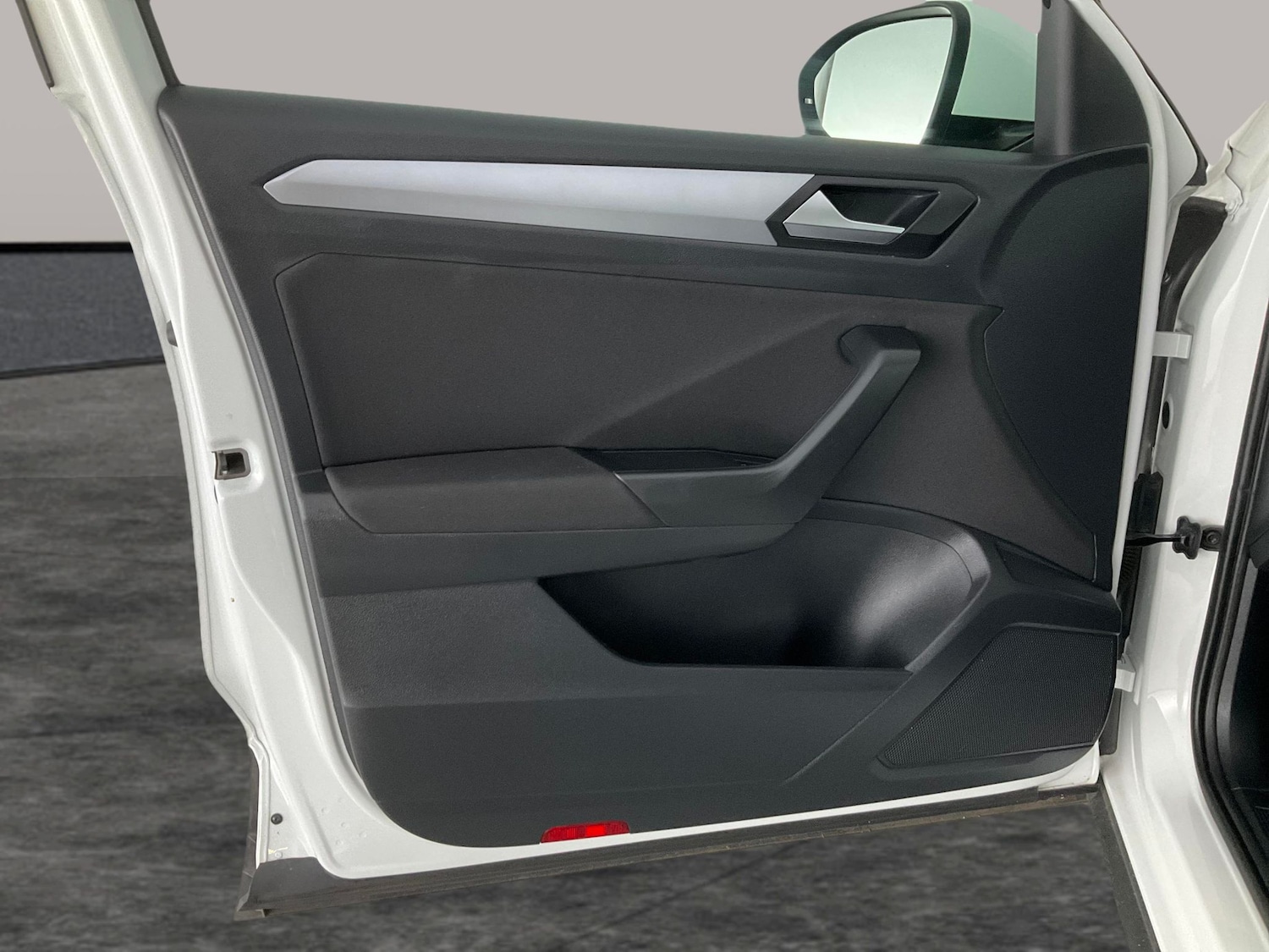 Used Volkswagen T-Roc 2023 for sale - 76590043: Photo 33