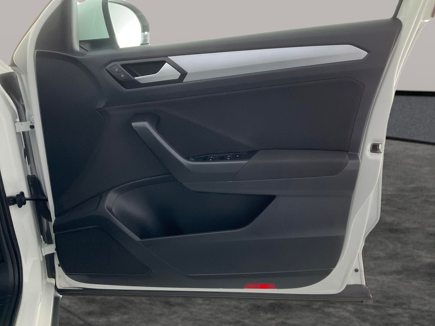 Used Volkswagen T-Roc 2023 for sale - 76590043: Photo 35