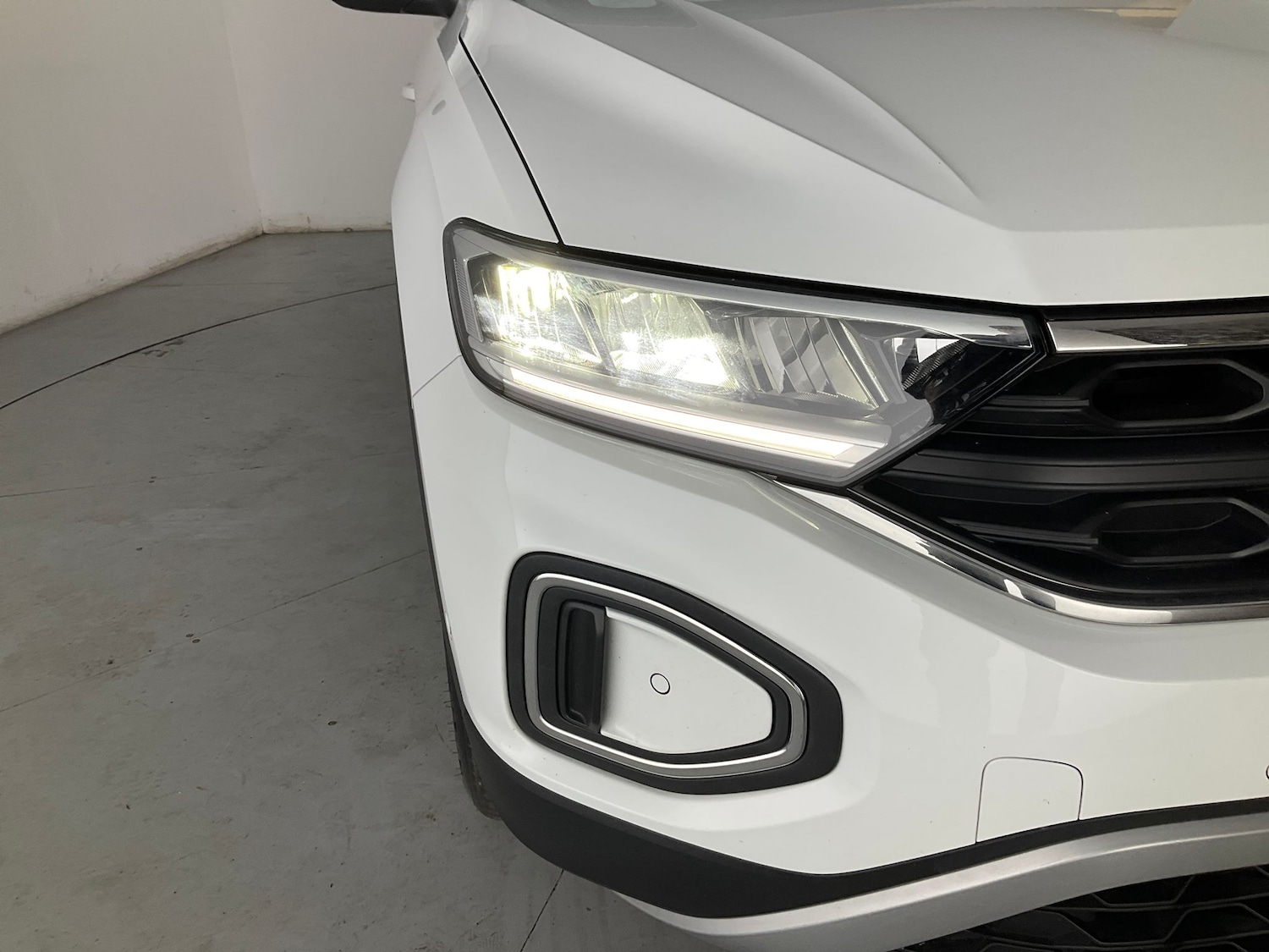 Used Volkswagen T-Roc 2023 for sale - 76491993: Photo 5