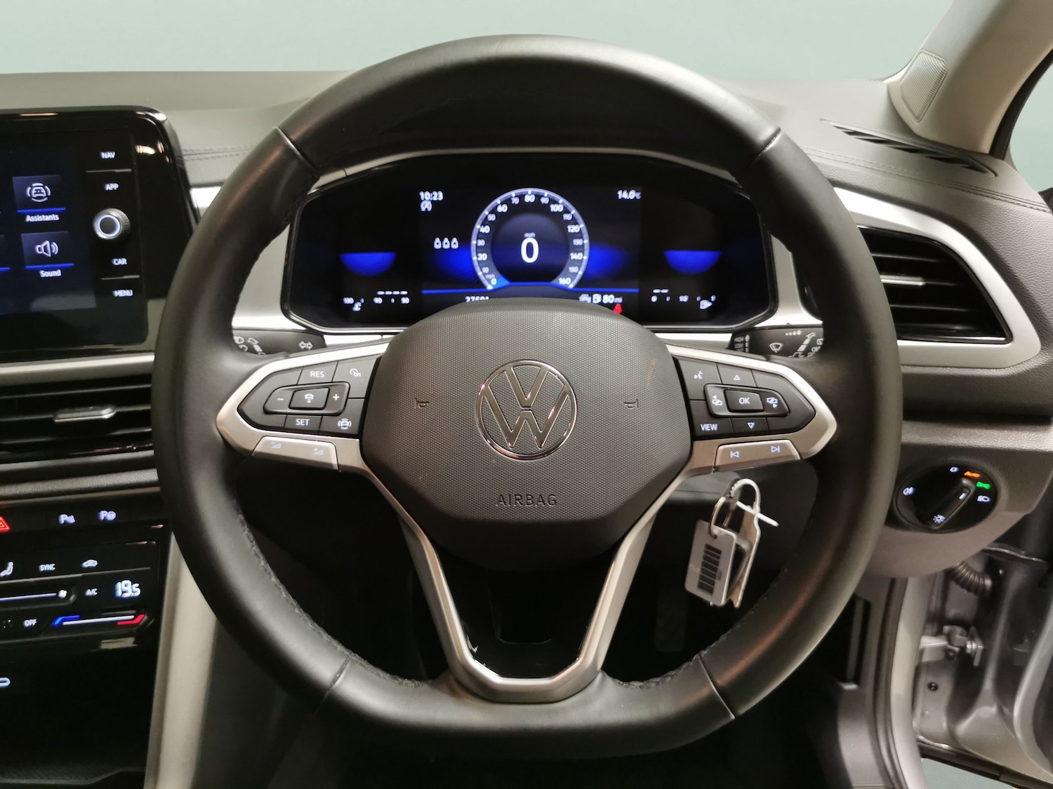 Used Volkswagen T-Roc 2023 for sale - 76668516: Photo 15