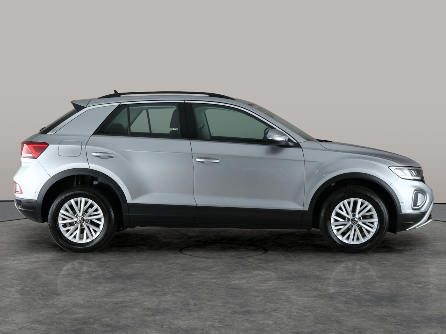 Used Volkswagen T-Roc 2023 for sale - 76668516: Photo 8
