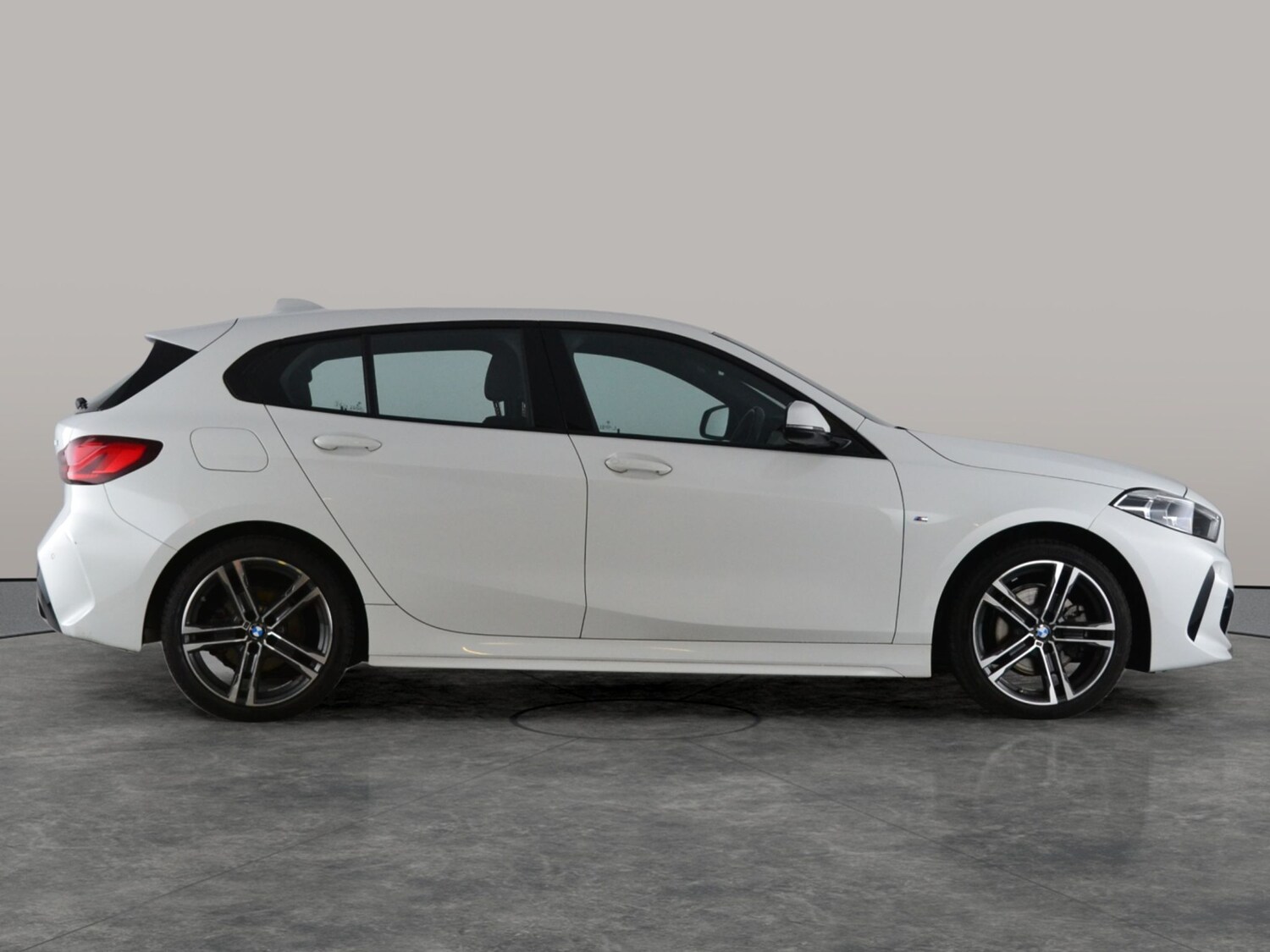 Used BMW 1 Series 2023 for sale - 77676047: Photo 10