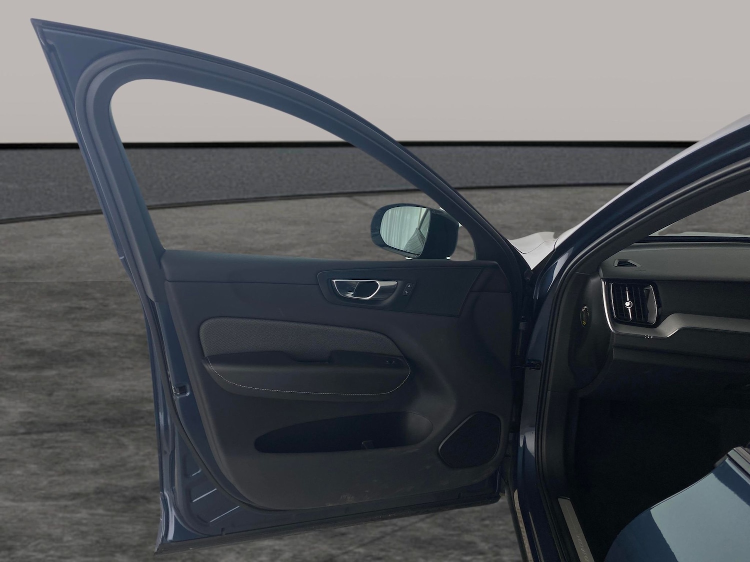 Used Volvo XC60 2021 for sale - 77354178: Photo 24