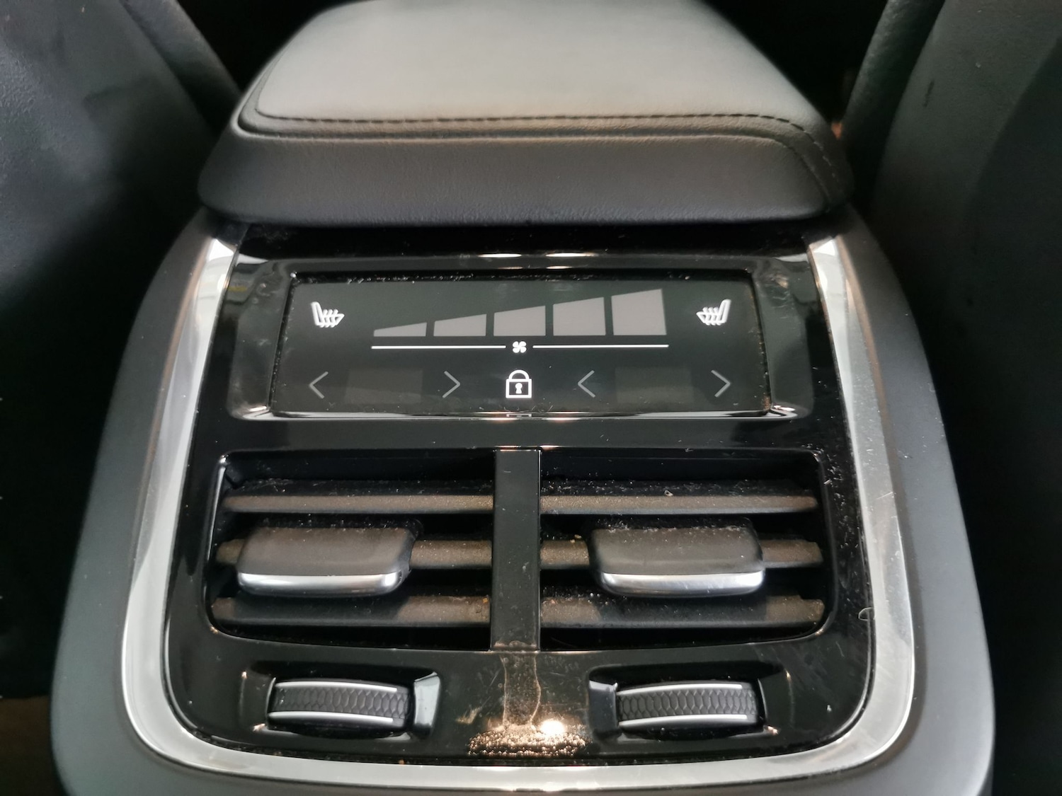 Used Volvo XC60 2023 for sale - 76980589: Photo 24