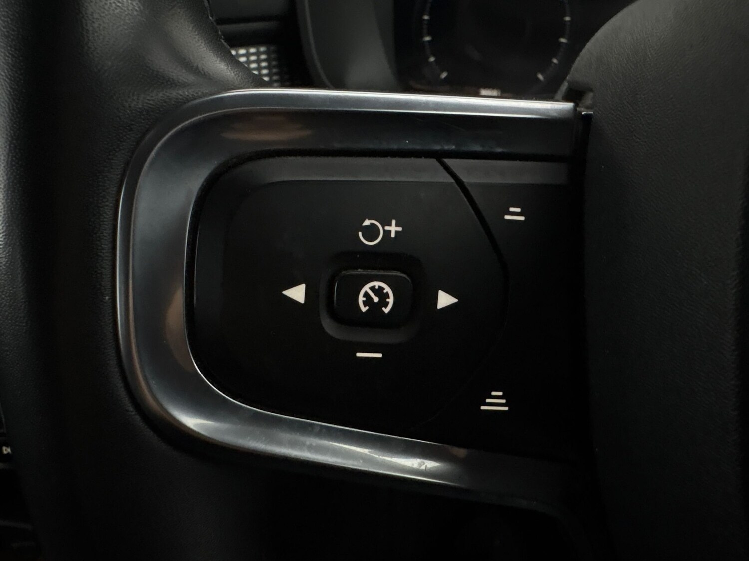 Used Volvo XC40 2022 for sale - 77529917: Photo 14