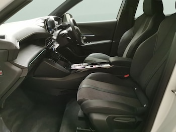 Used Peugeot E-2008 2023 for sale - 79357867: Photo