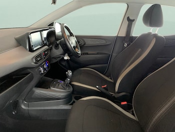 Used Hyundai i10 2023 for sale - 77378961: Photo