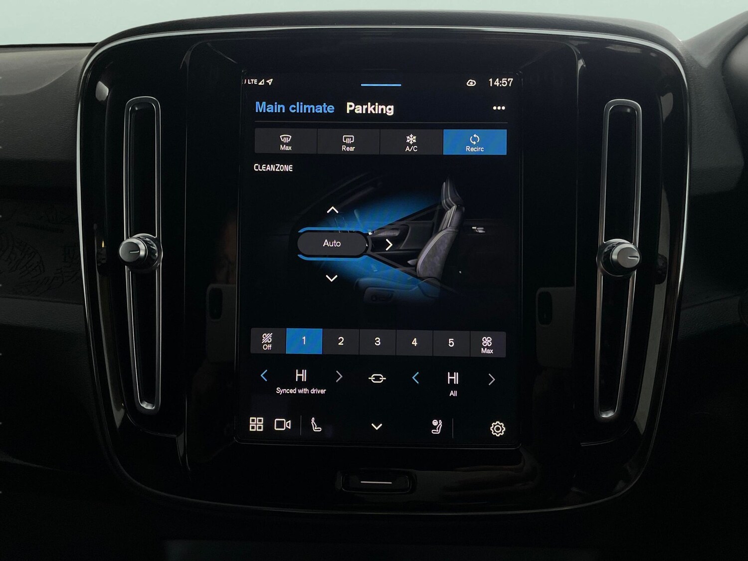 Used Volvo XC40 2023 for sale - 78178095: Photo 25