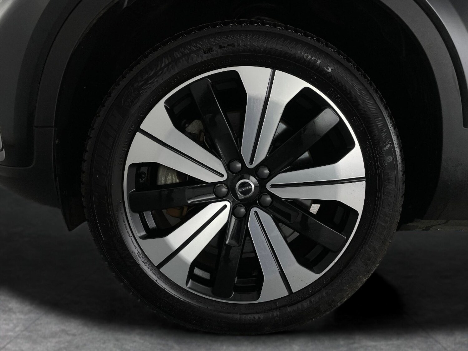 Used Volvo XC40 2023 for sale - 78178095: Photo 32