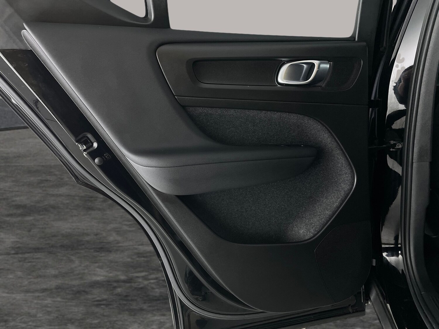 Used Volvo XC40 2023 for sale - 78178095: Photo 37