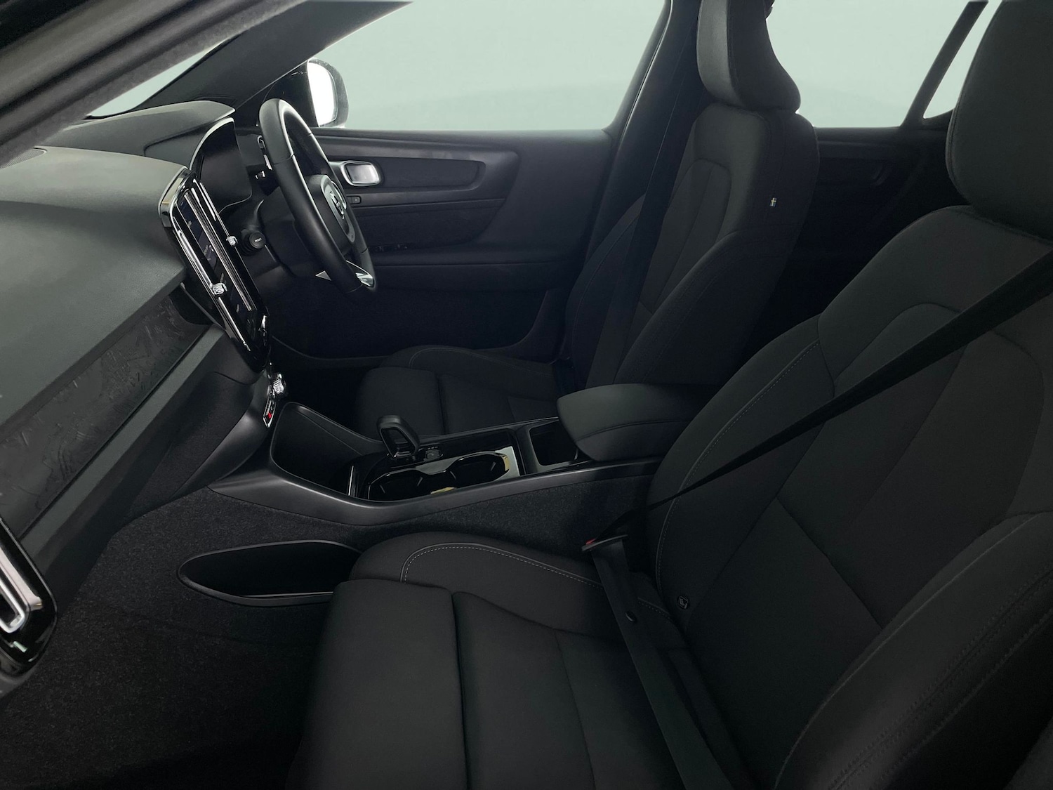 Used Volvo XC40 2023 for sale - 78178095: Photo 4