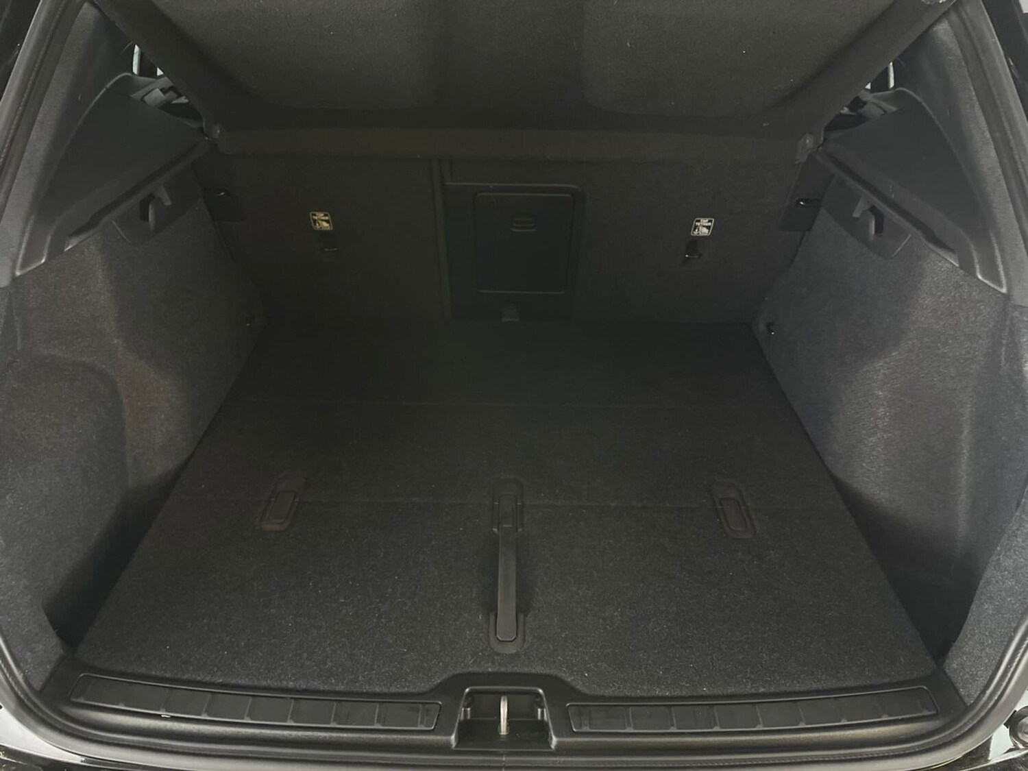 Used Volvo XC40 2023 for sale - 78178095: Photo 41