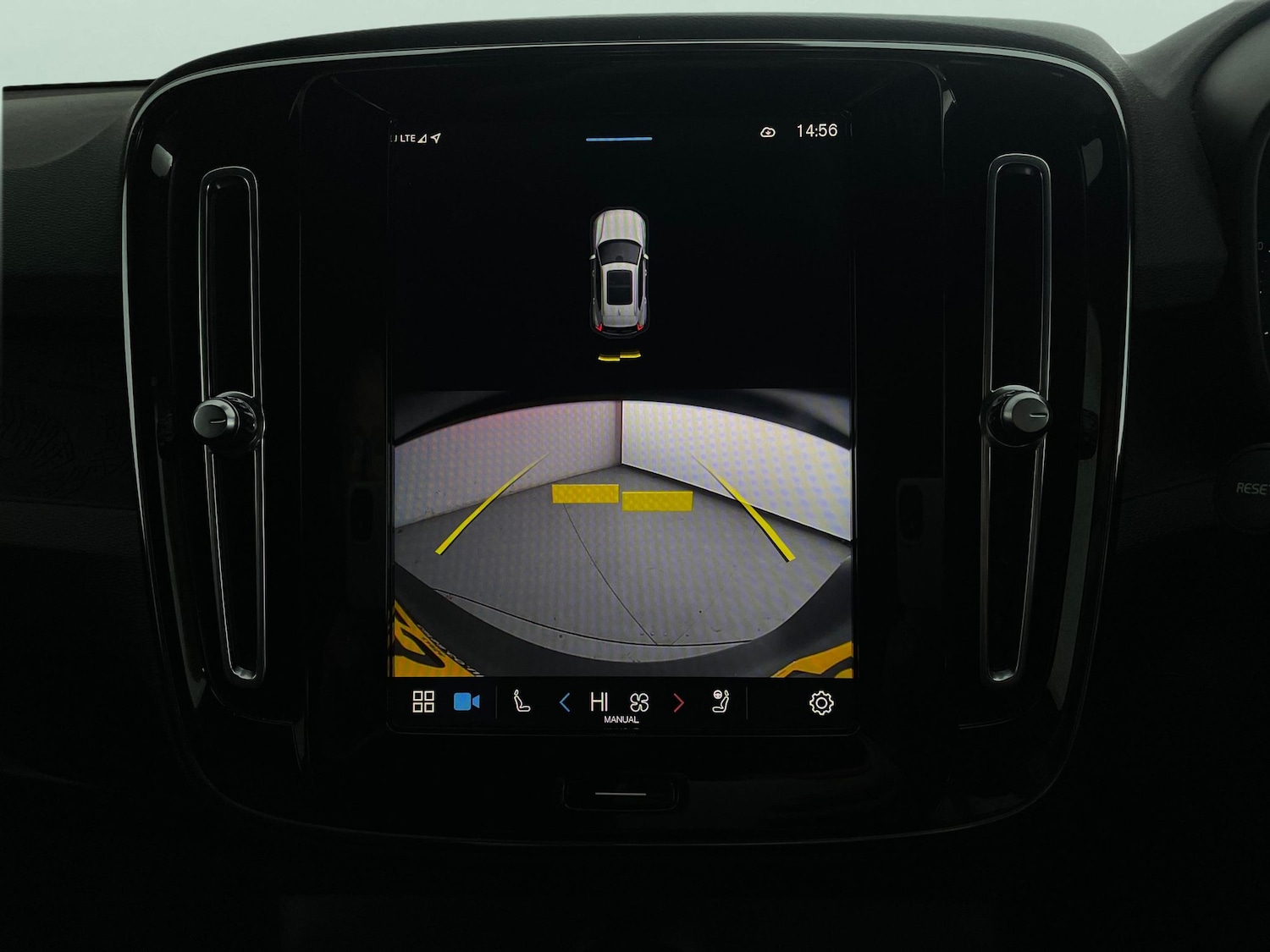 Used Volvo XC40 2023 for sale - 78178095: Photo 5