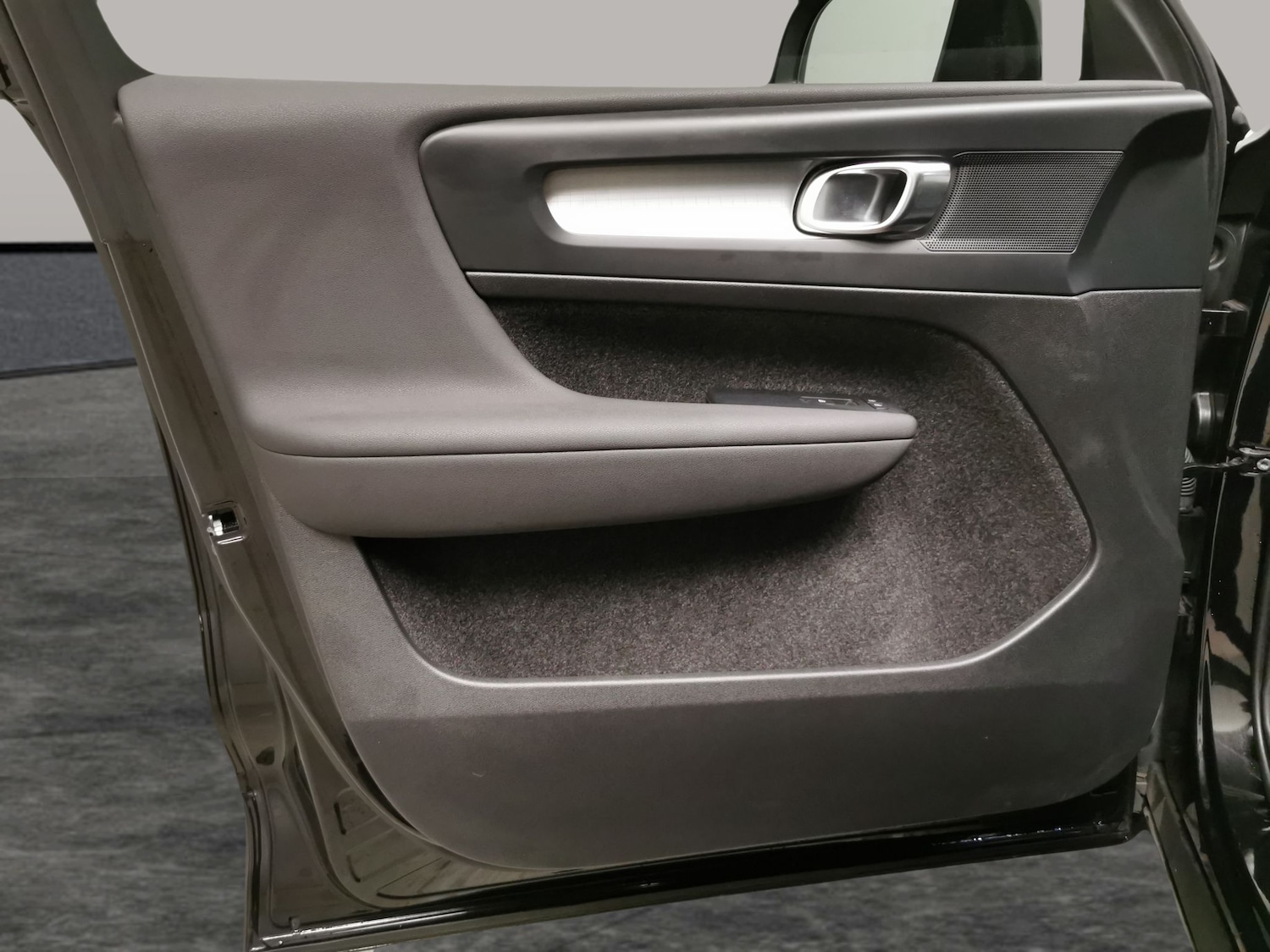 Used Volvo XC40 2024 for sale - 77639930: Photo 25