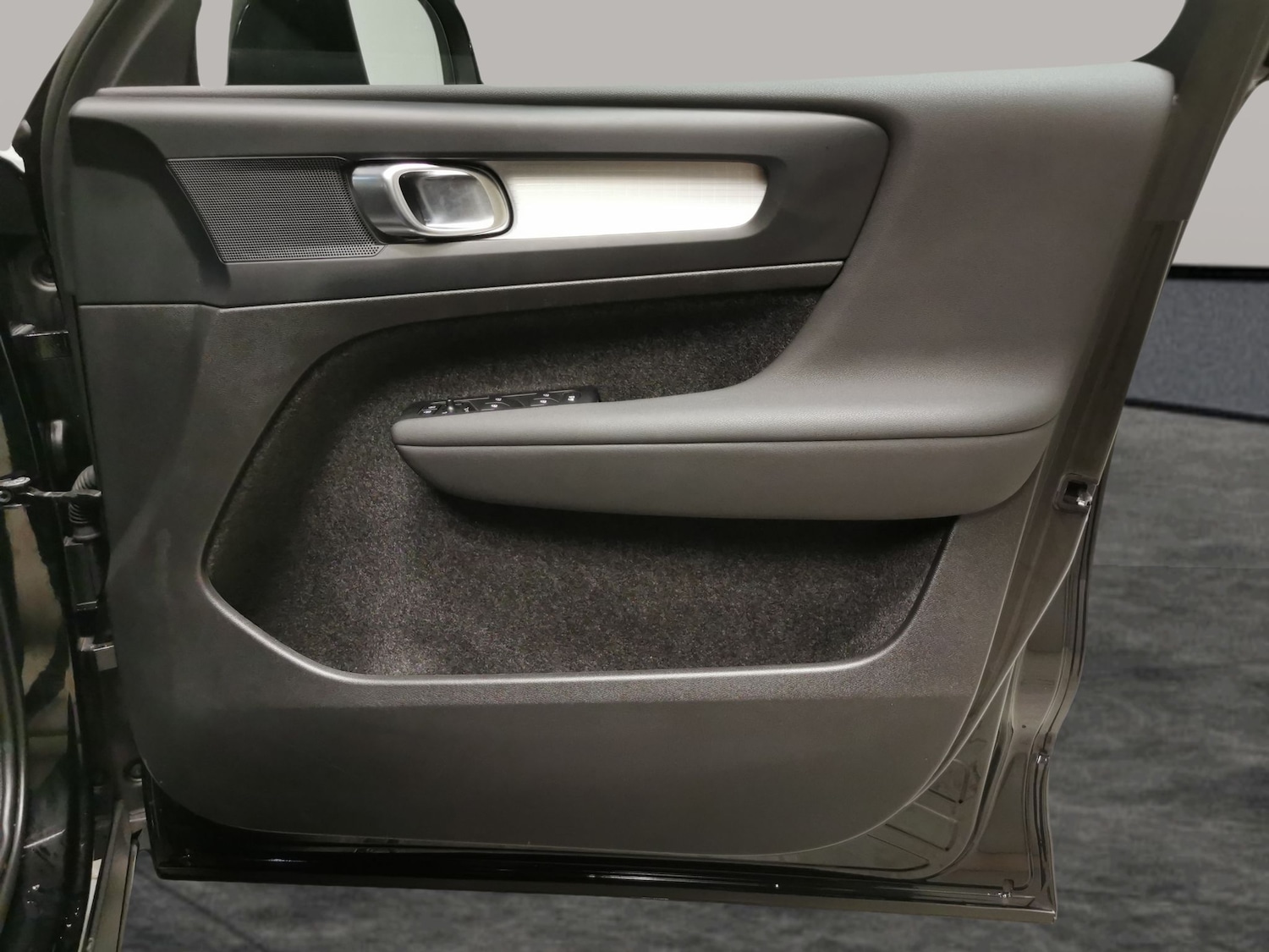 Used Volvo XC40 2024 for sale - 77639930: Photo 28