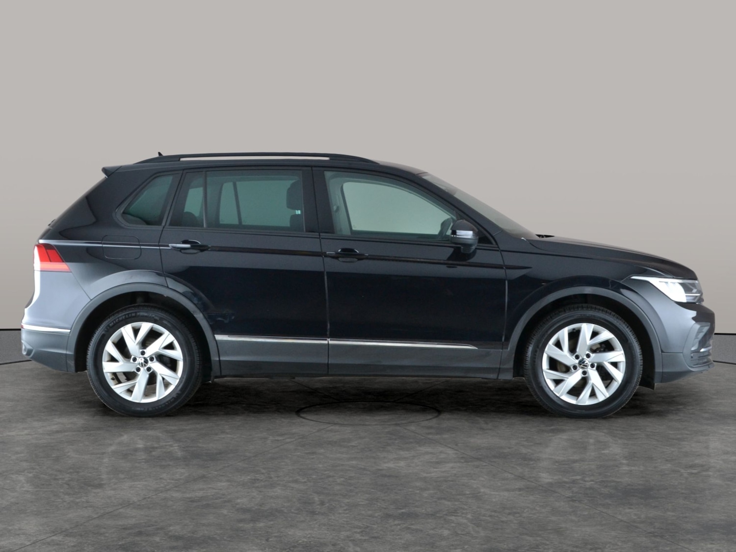 Used Volkswagen Tiguan 2021 for sale - 77581768: Photo 8
