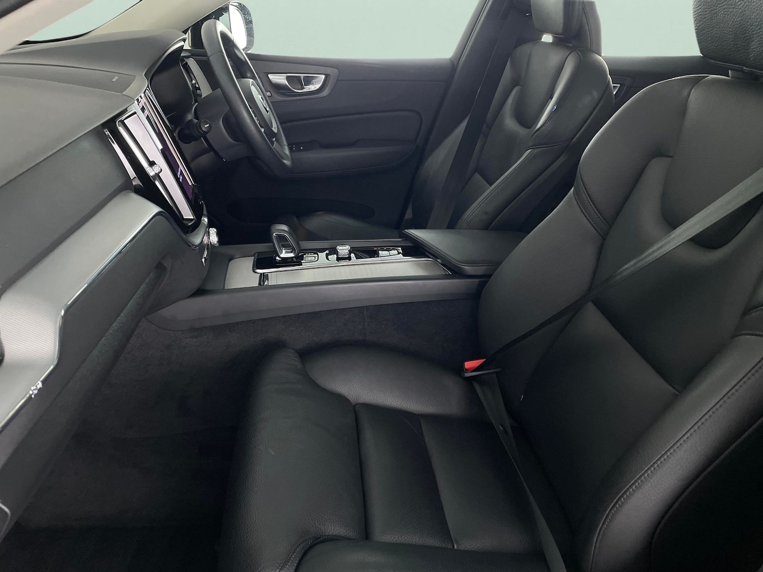 Used Volvo XC60 2022 for sale - 77435501: Photo 4