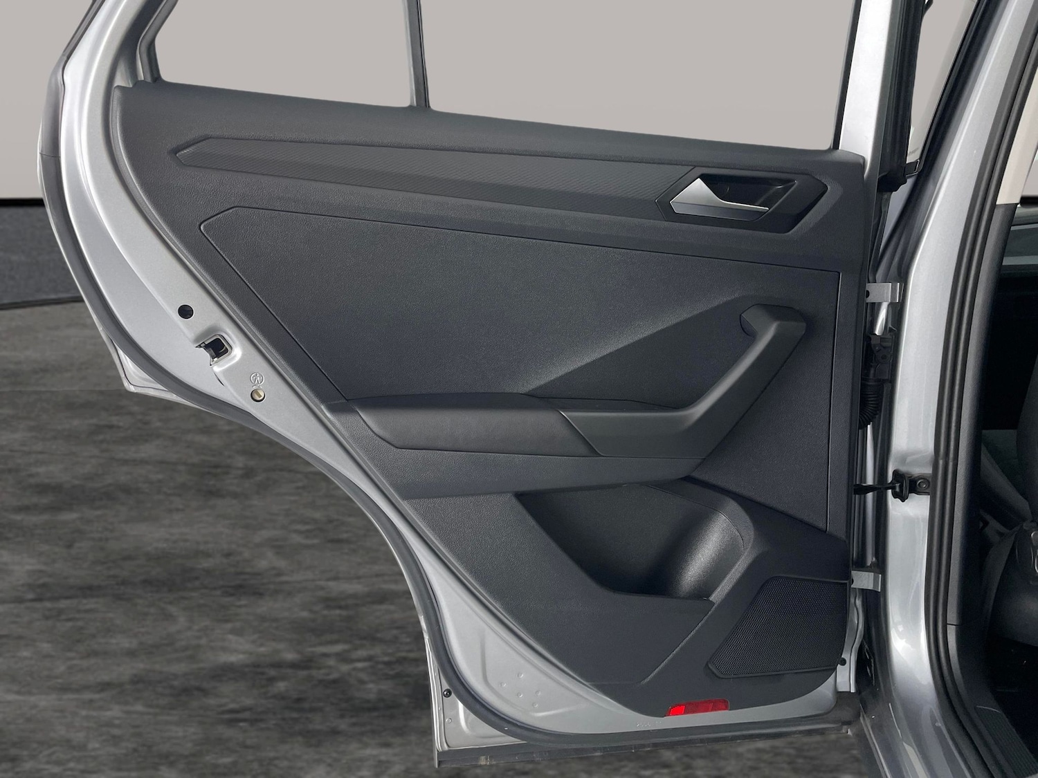 Used Volkswagen T-Roc 2023 for sale - 76758167: Photo 32