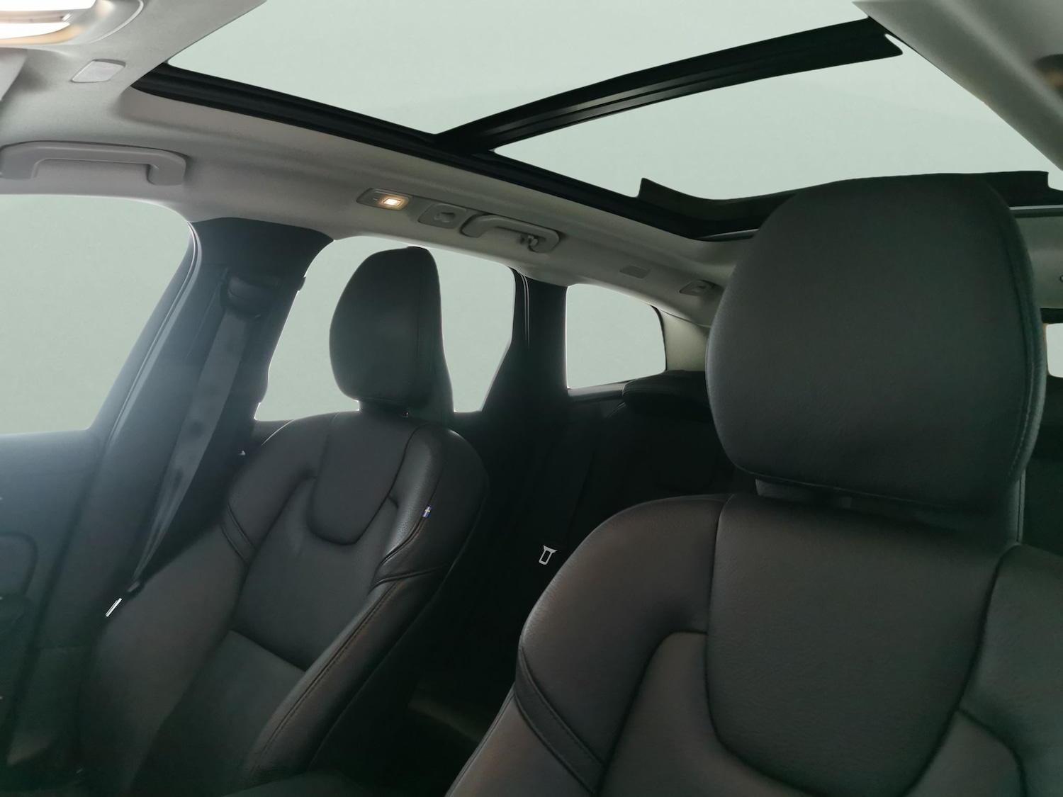 Used Volvo XC60 2023 for sale - 77653430: Photo 5