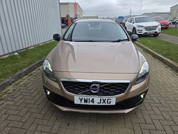 Used Volvo V40 Cross Country 2014 for sale - 77836810: Photo