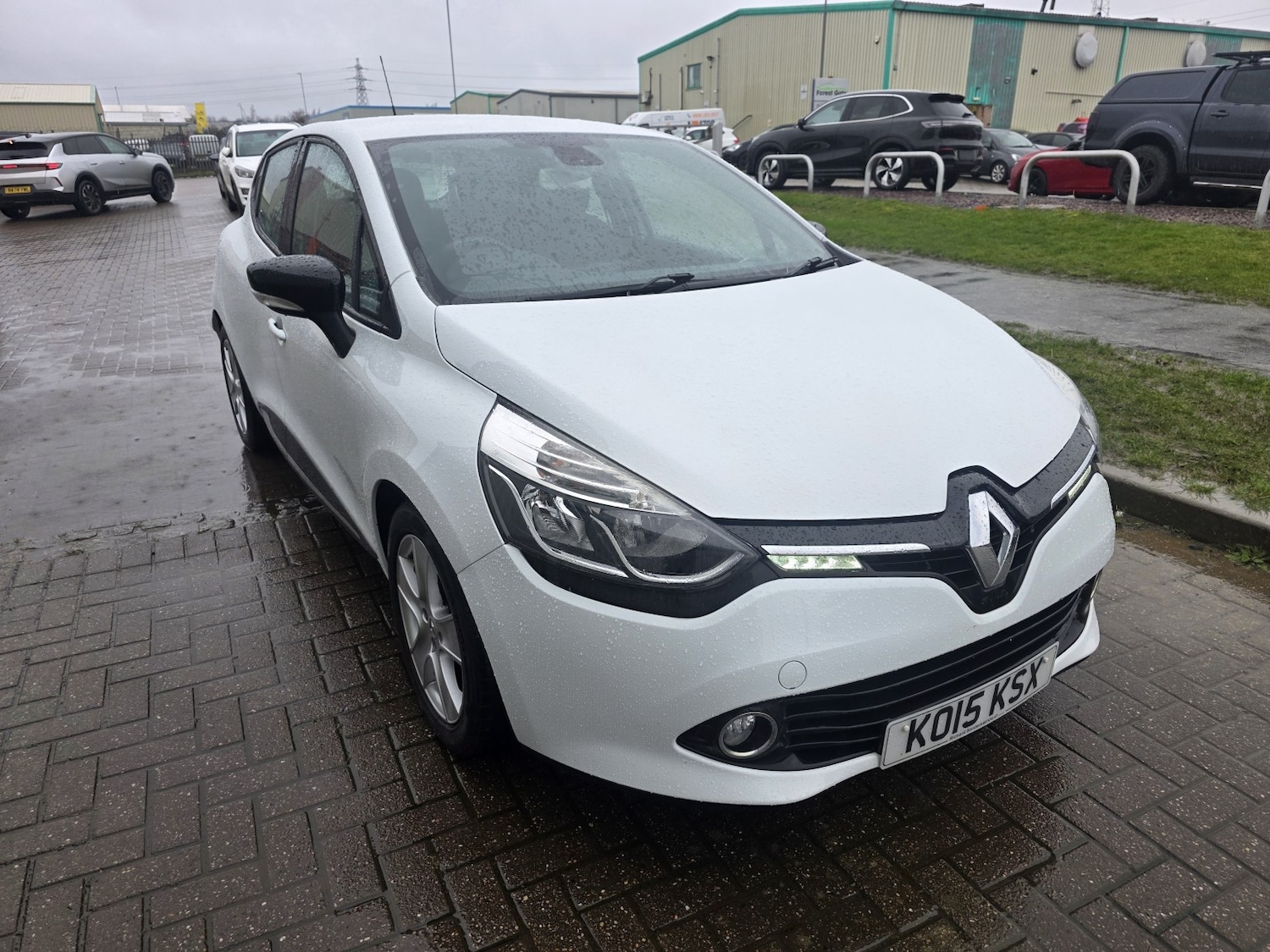 Used Renault Clio 2015 for sale - 77548261: Photo 2