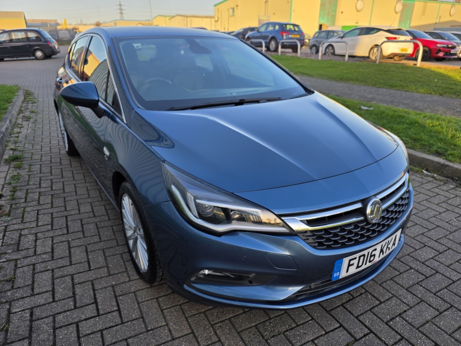 Used Vauxhall Astra 2016 for sale - 76605845: Photo 2