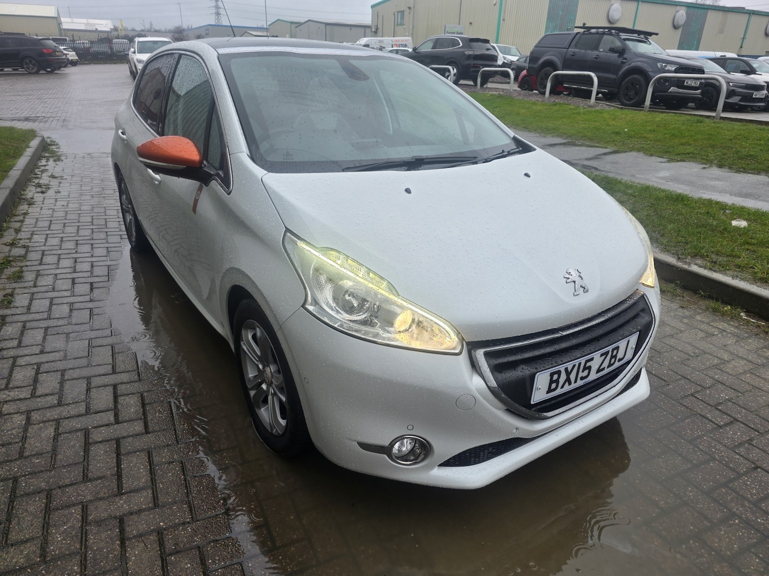 Used Peugeot 208 2015 for sale - 77548271: Photo 2