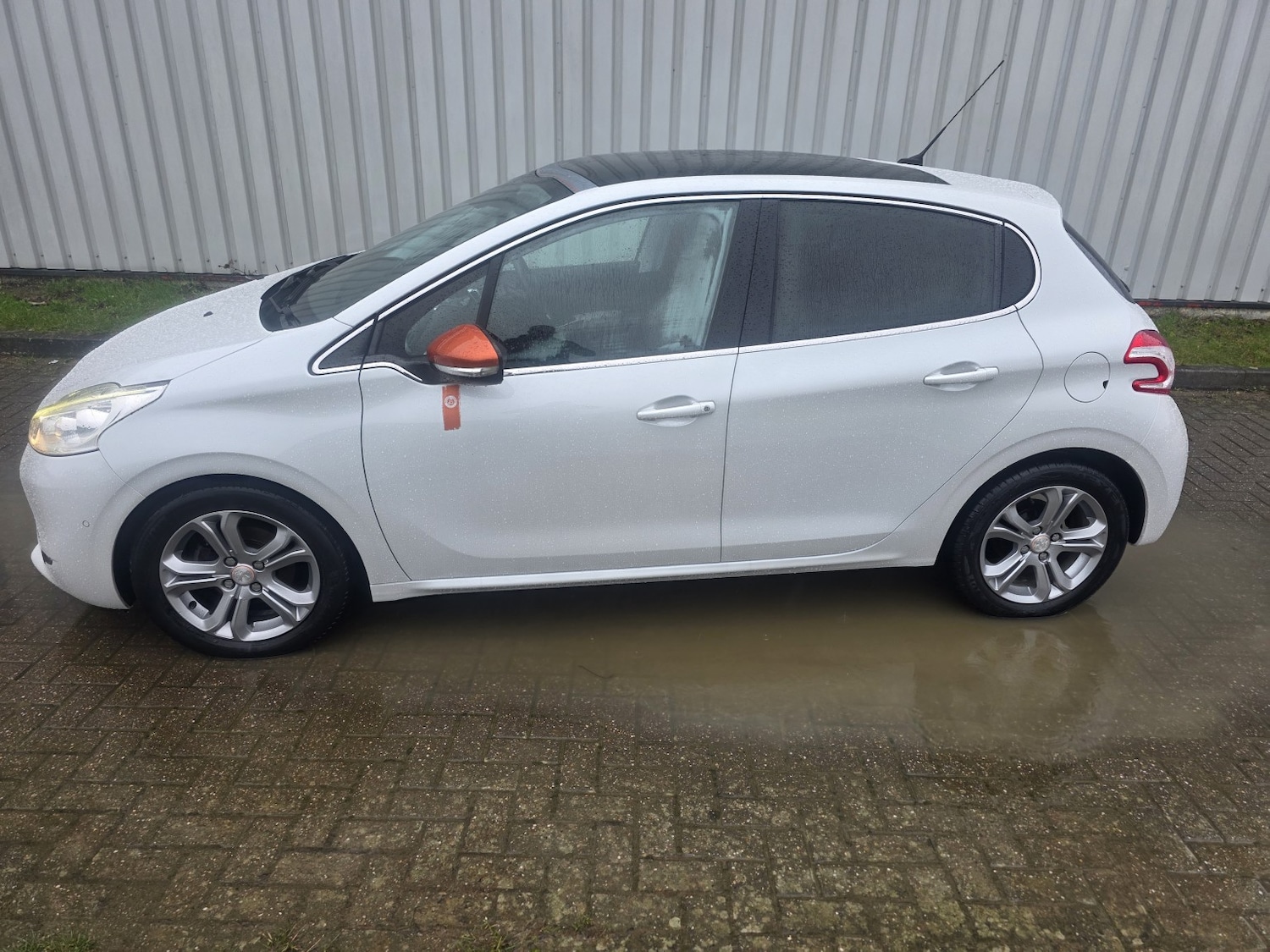 Used Peugeot 208 2015 for sale - 77548271: Photo 6