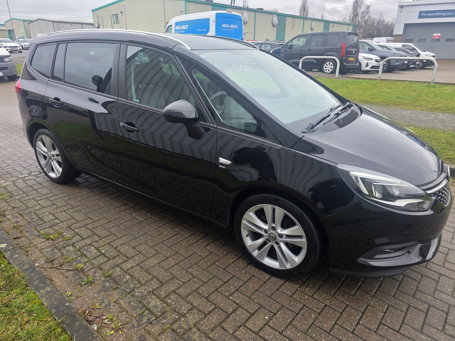 Used Vauxhall Zafira 2017 for sale - 77189362: Photo 11